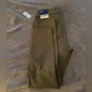 Old Navy Pixie Pants NWT Size 2 Olive Green, High-Rise, Ankle
